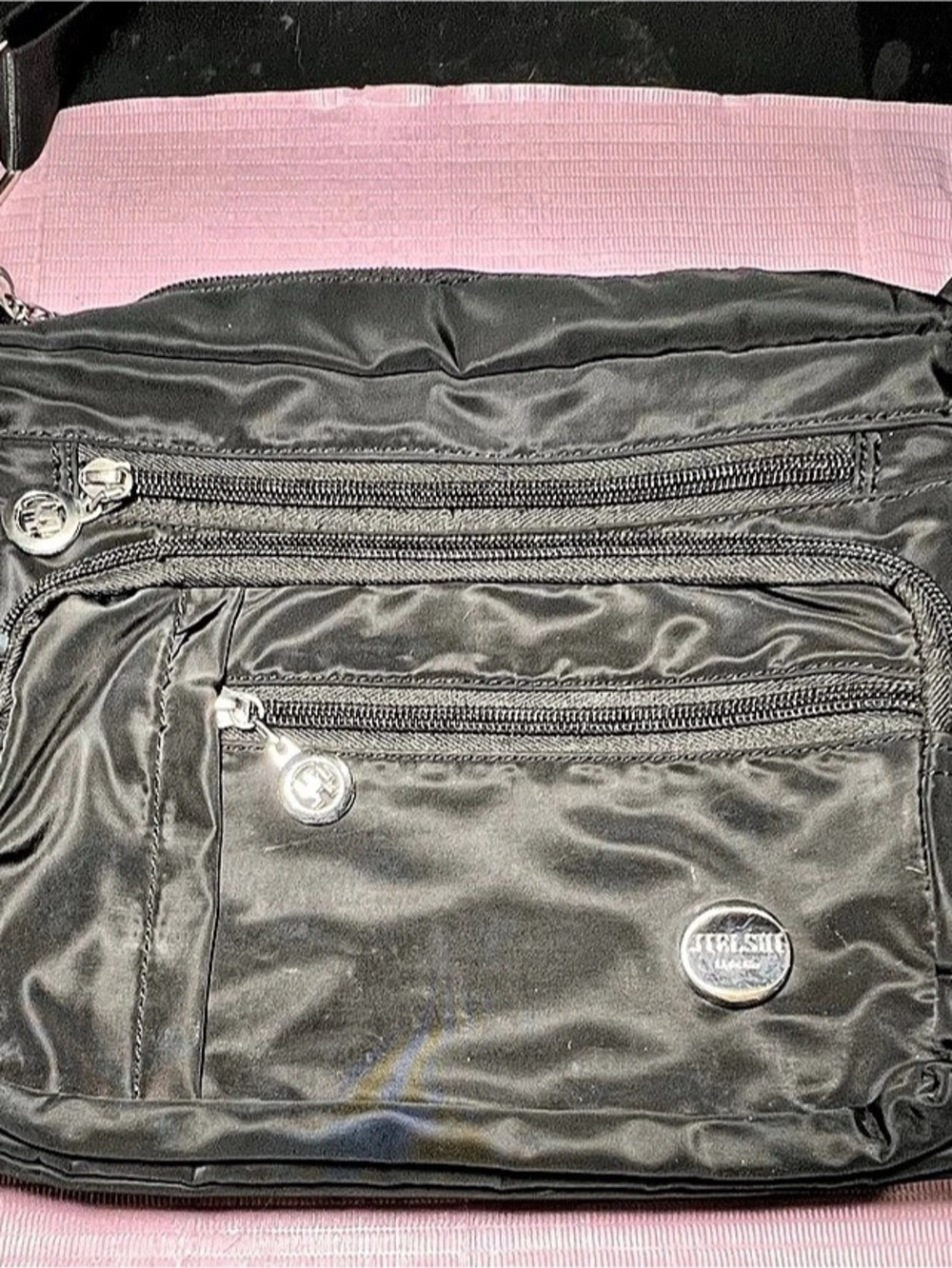 JESSIE & JAMES Shoulder Bag in Black